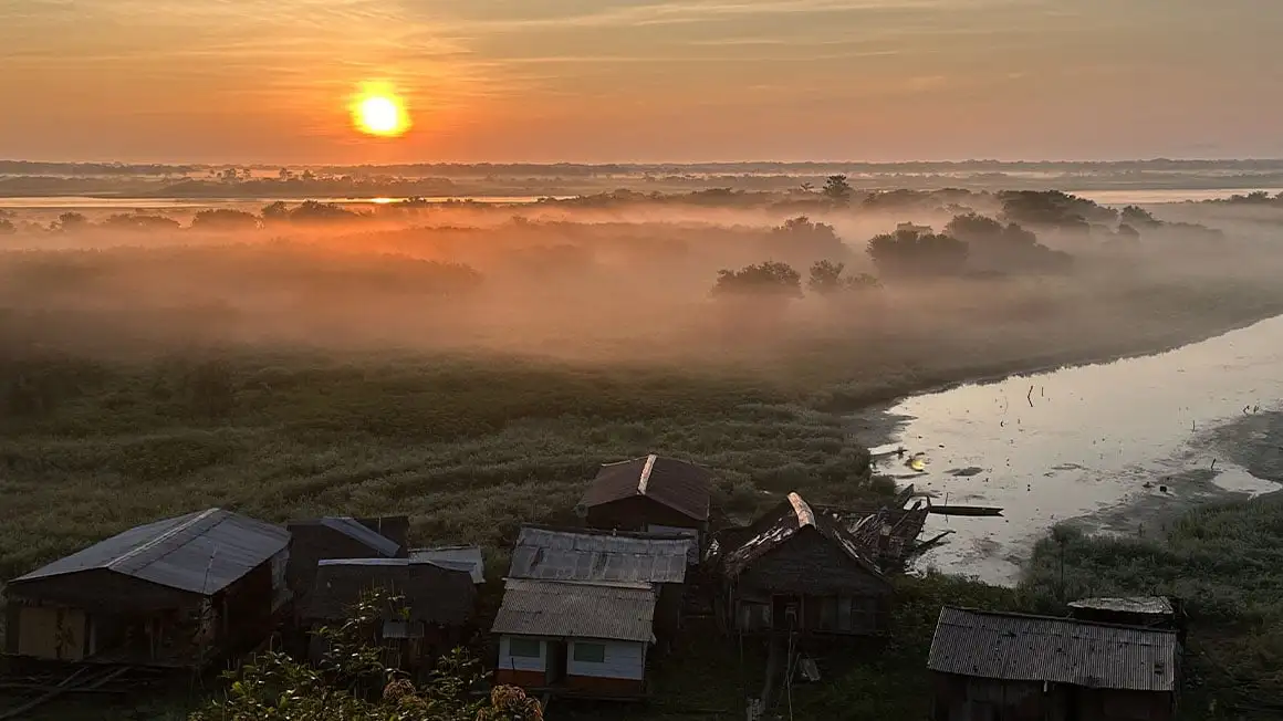 Vue du lever du soleil à Iquitos, Pérou.
