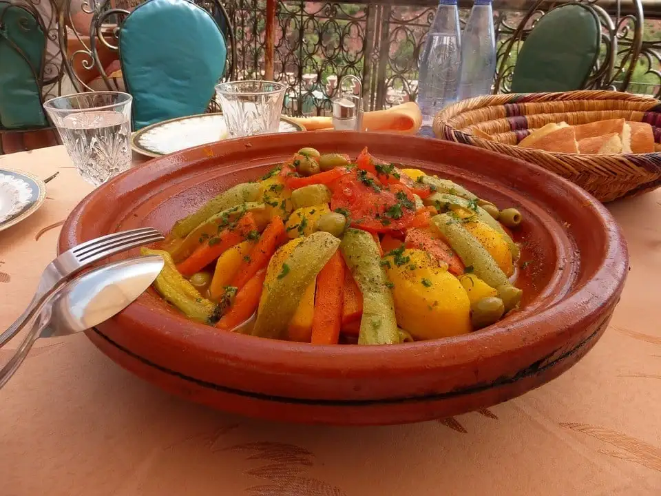 Comer comida incrível com segurança em Marrocos