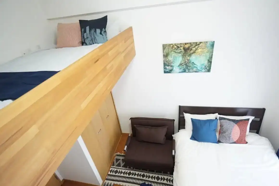 Yhteinen alue J-Hoppers Osaka -hotellissa