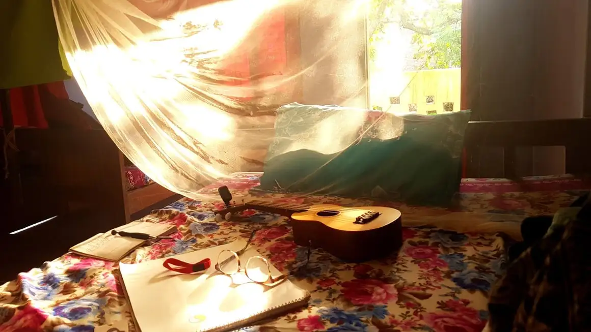 Uma família em uma vila enquanto estava hospedada em uma casa de família no Nepal.
