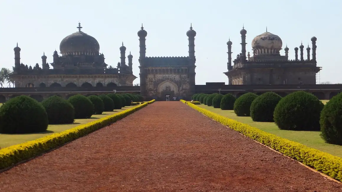 un tombeau historique à Bijapur en Inde