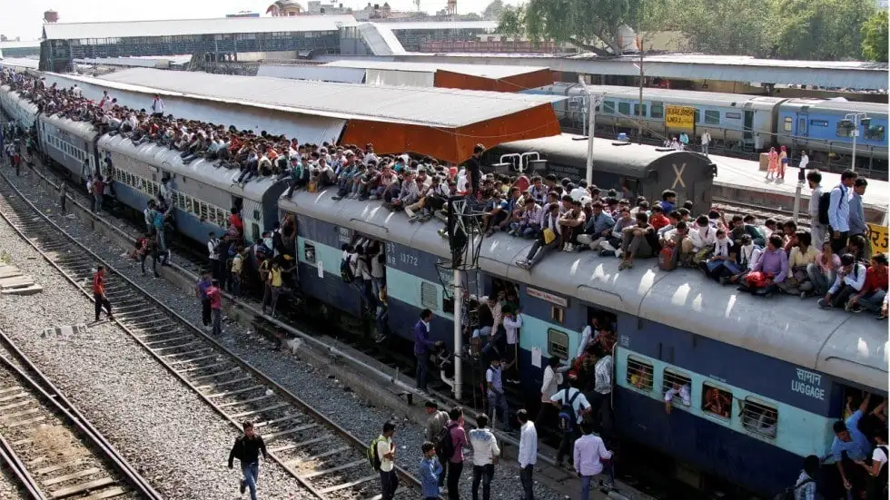 Voyageuse seule en randonnée à Varanasi sur le Gange