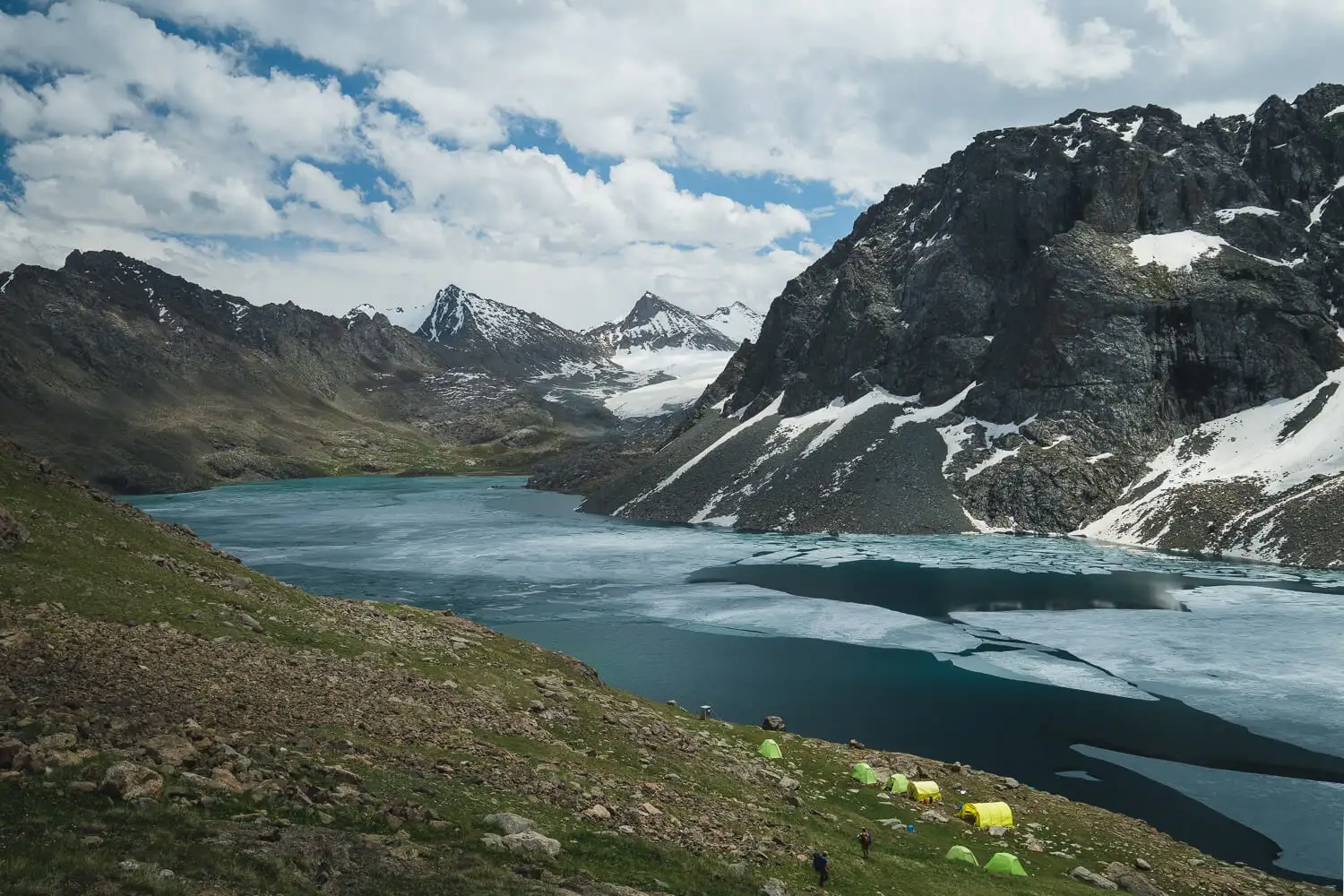 caminhada até o lago ala kul, Quirguistão