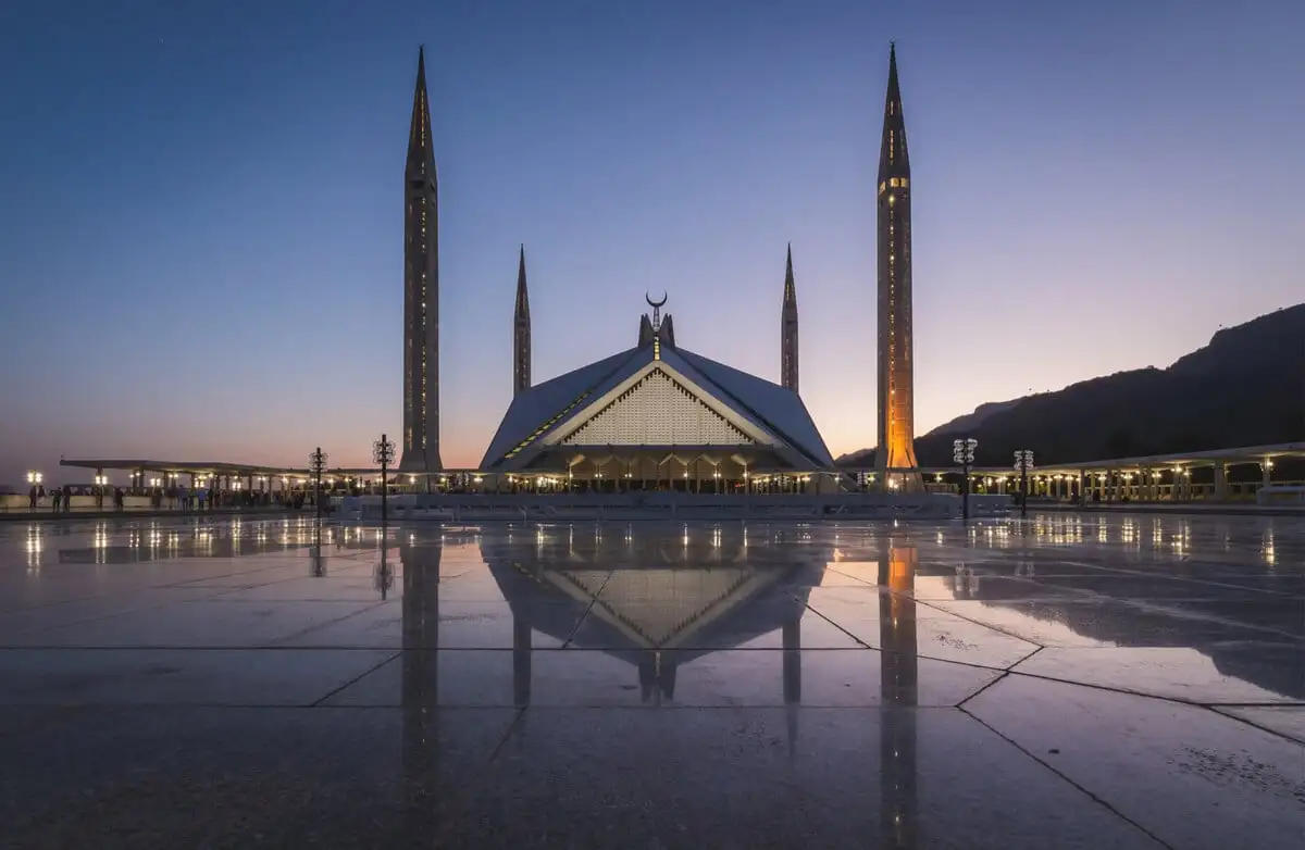 Mesquita Faisal al Pakistan durant la posta de sol porpra