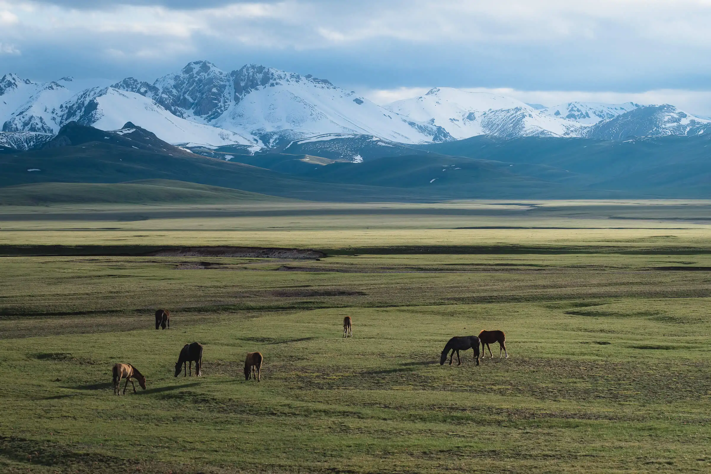auringonlasku song kul lake kirgisiassa