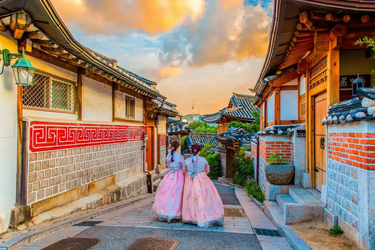 Village Hanok de Bukchon à Séoul - endroit populaire à visiter en Corée du Sud pour les touristes