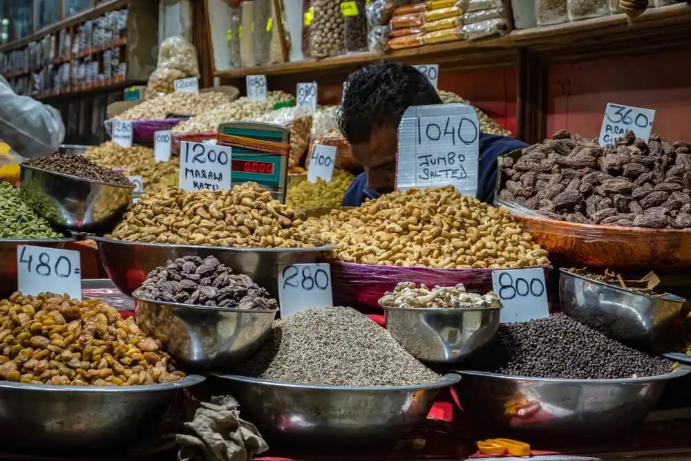قم ببعض التسوق في التوابل في Khari Baoli