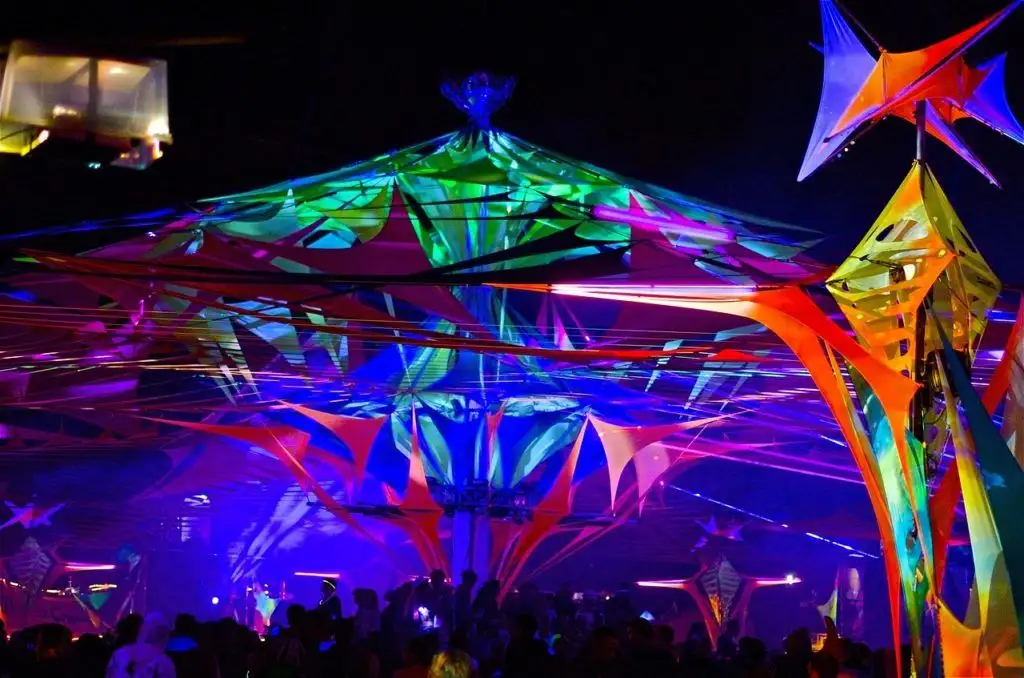 Assister à un festival/défilé