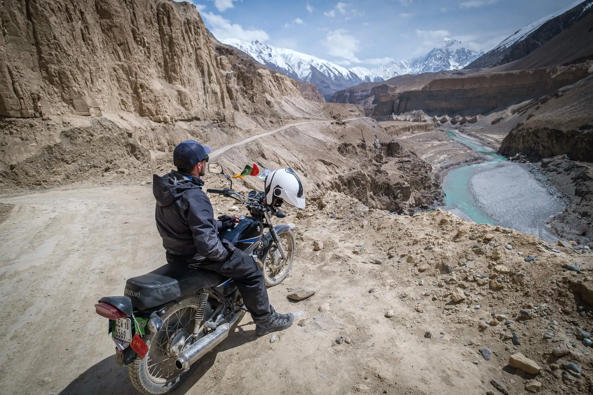 Will Hatton gaudeix d'una visió èpica del Pakistan des de la seva moto