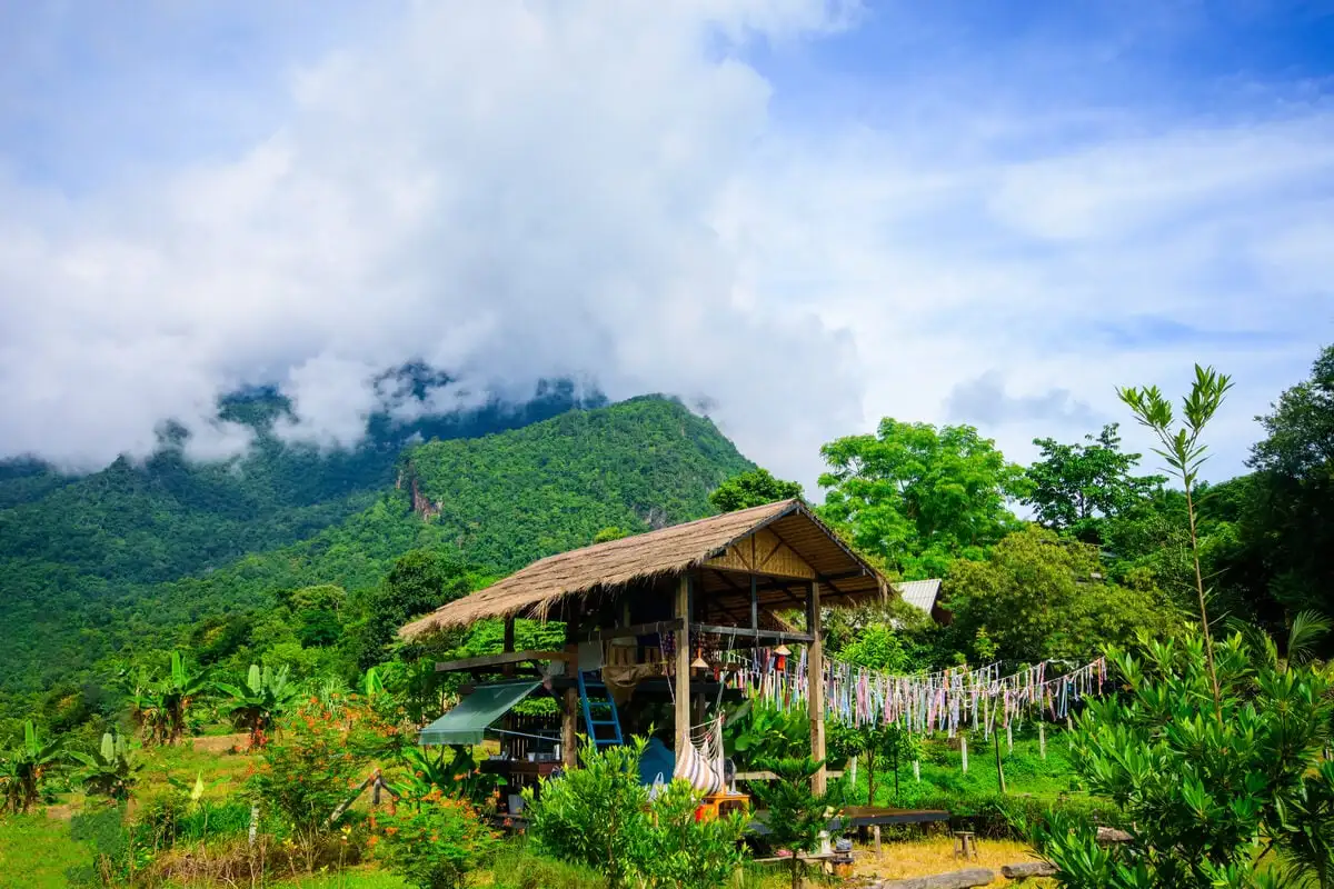 maison en bambou sur pilotis en Thaïlande chez l'habitant