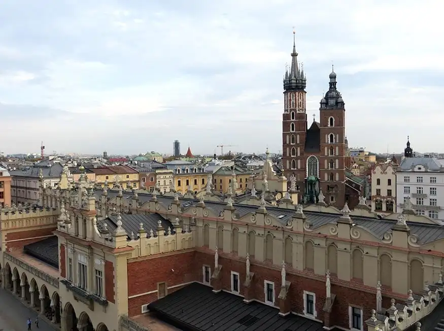 um edifício antigo em Cracóvia, Polônia, na Europa Oriental
