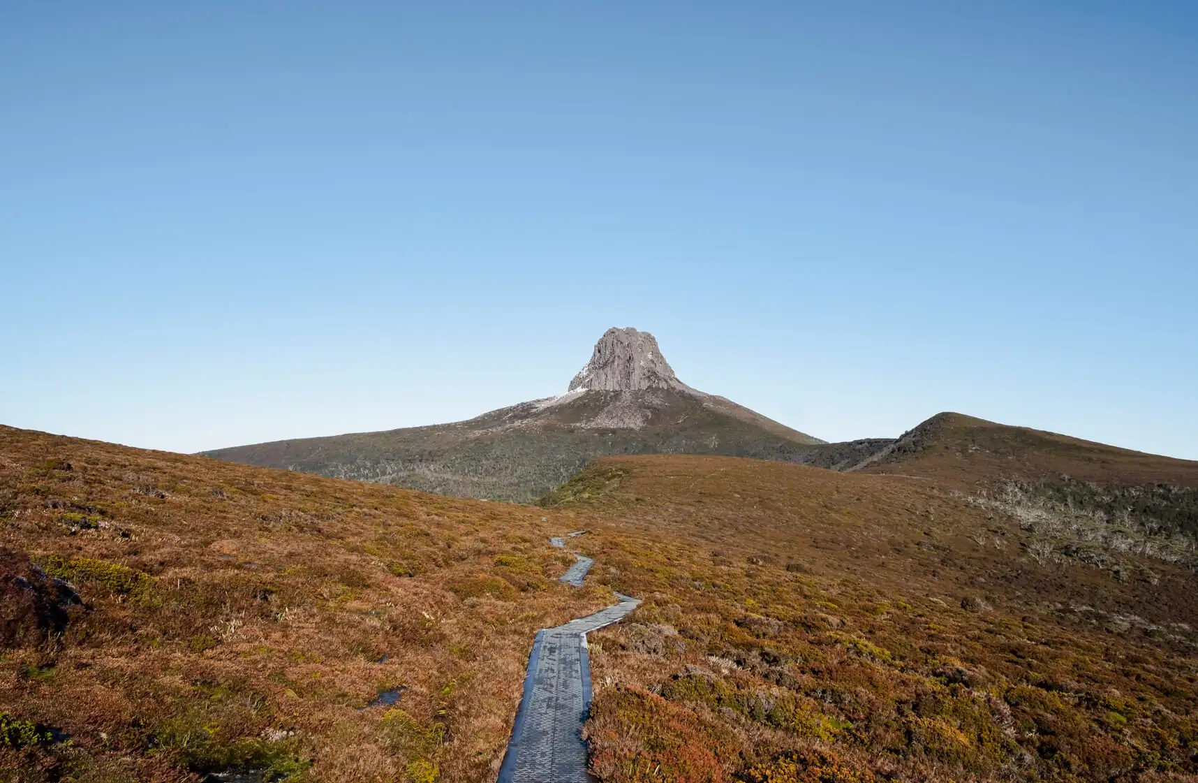 approche de la montagne Barn Bluff en Tasmanie, Australie