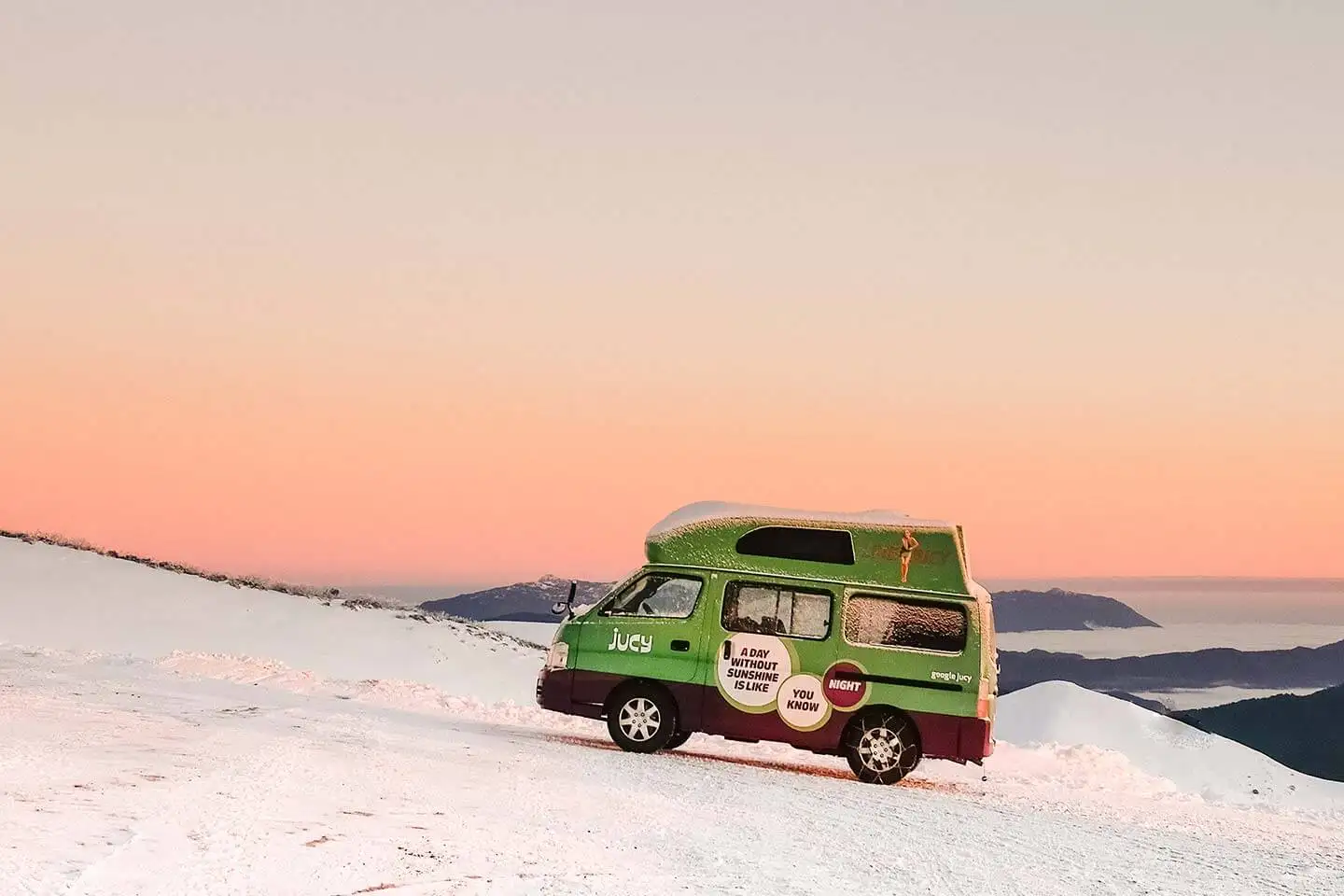 Une location de van JUCY dans la neige - choix haut de gamme pour la location de camping-car économique en Nouvelle-Zélande et en Australie