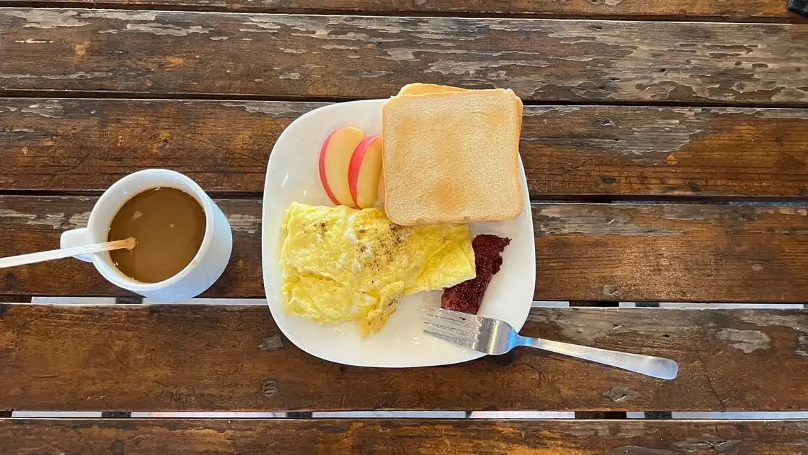 petit déjeuner gratuit à l'auberge de Manille ola auberge philippines