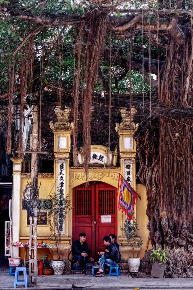 moto vietnam hanoi hommes discutant