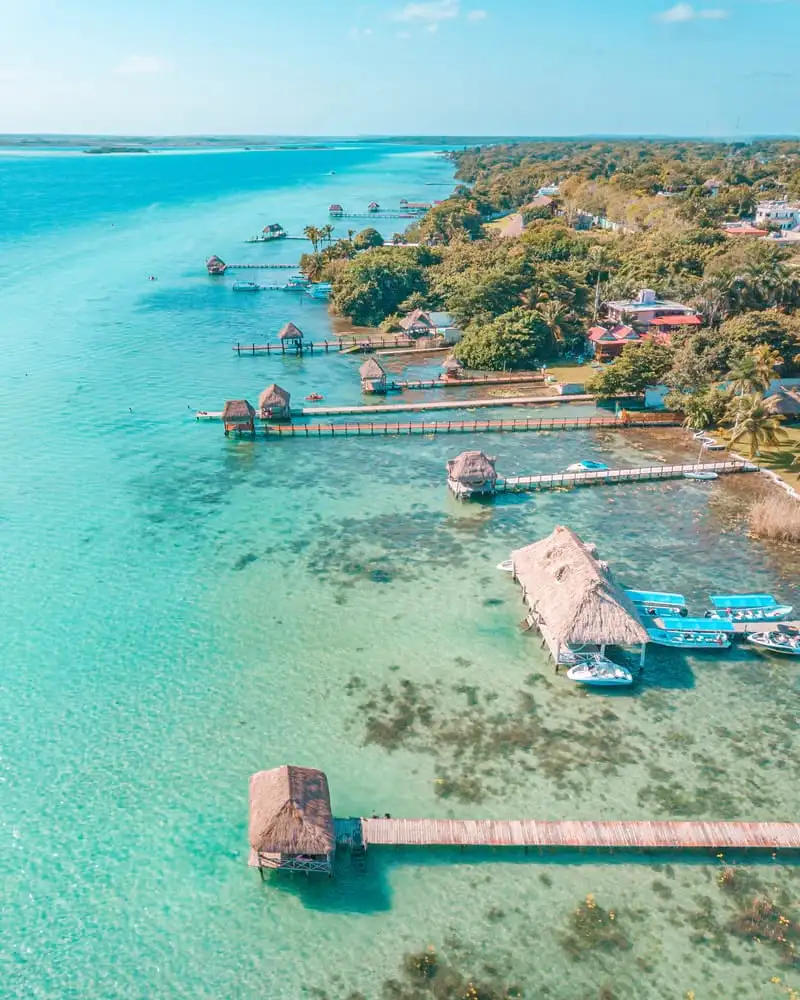 Cenote do Lago Bacalar em Quintana Roo México
