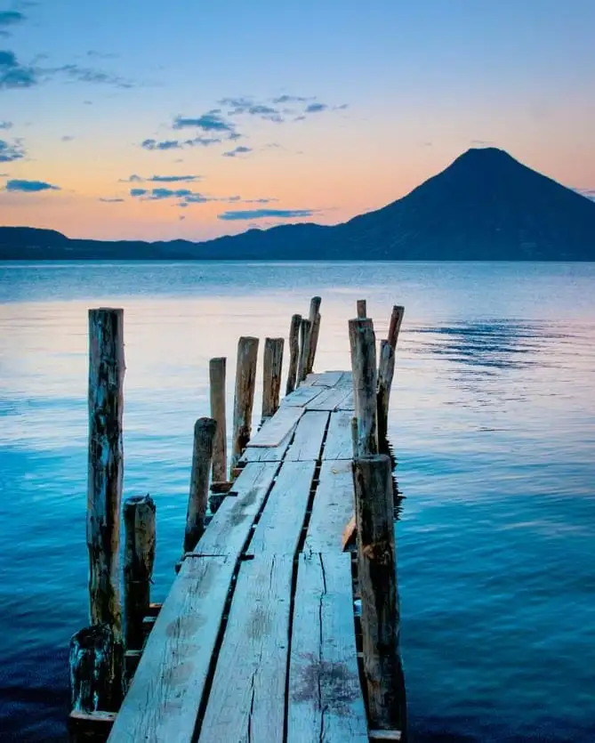 mochila no lago atitlan na guatemala