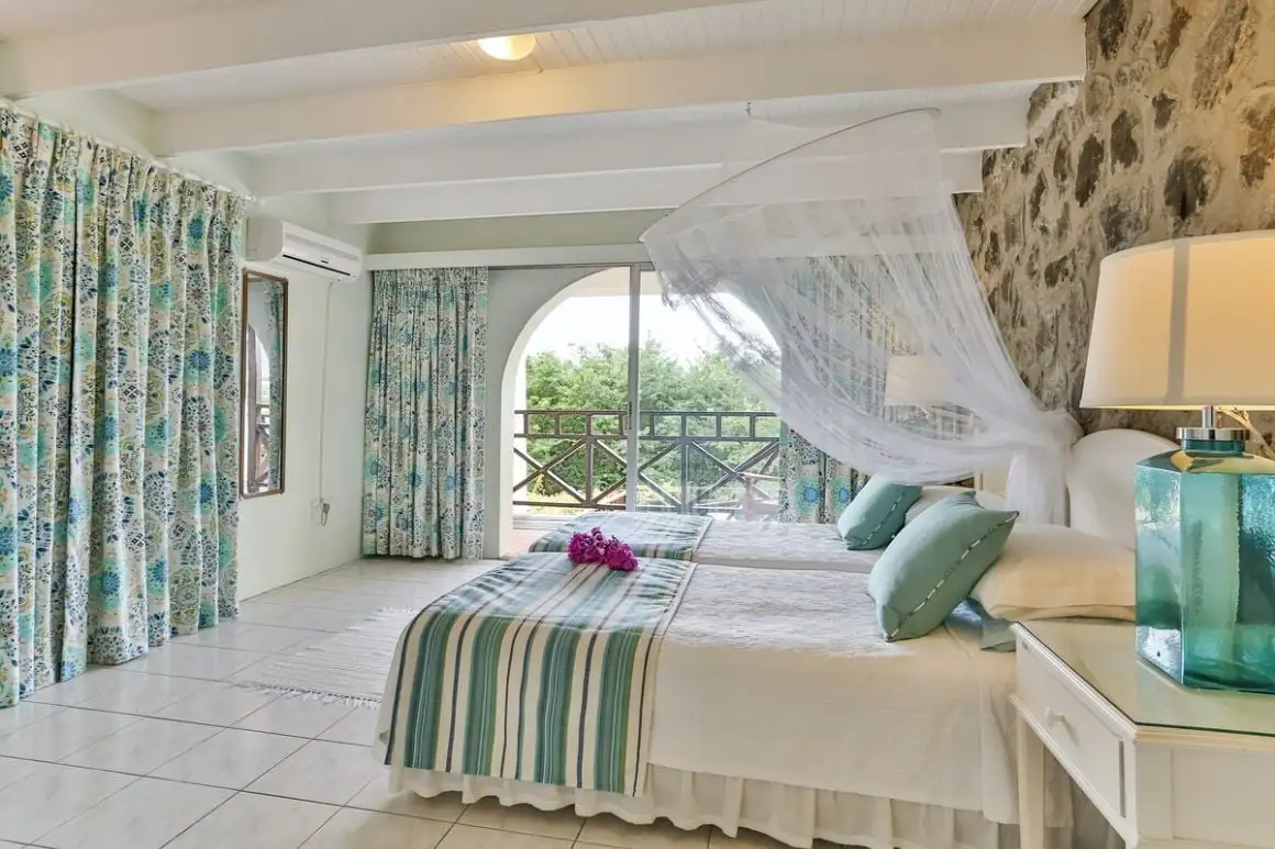 Розкішна вілла Bay Gardens Resort