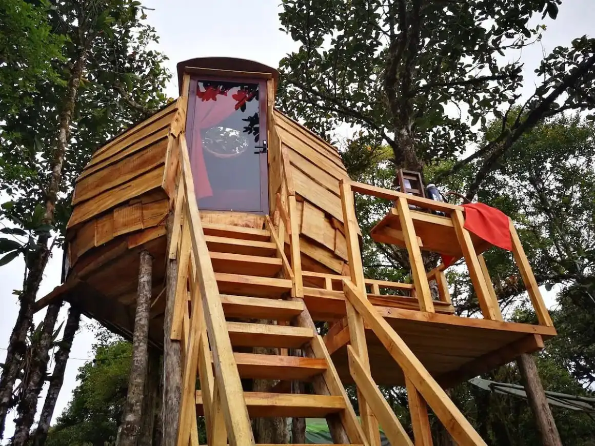 Hiška na drevesu Pueblo Verde v Kostariki