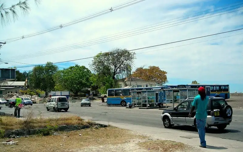 Ist es sicher, auf Barbados Auto zu fahren?