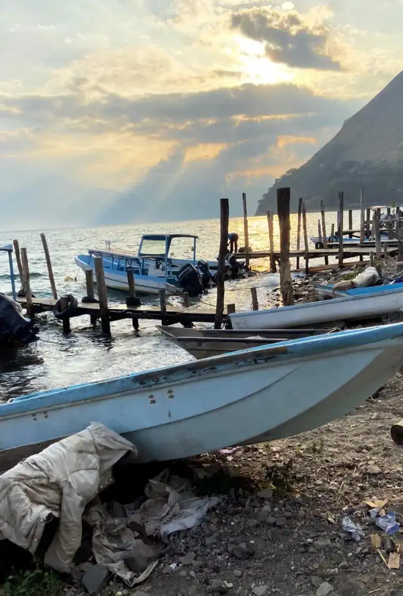 zonsondergang op het meer van Atitlan