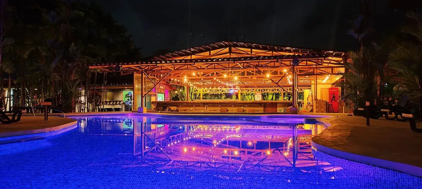 Arenal Backpackers আশ্চর্যজনক পুল.