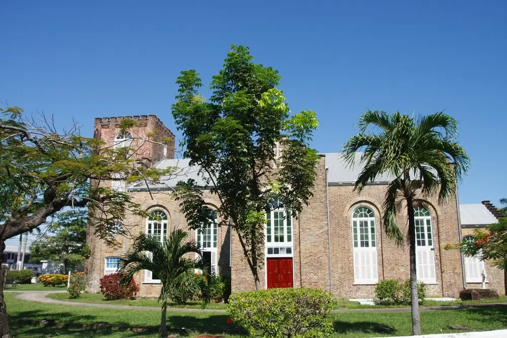 সেন্ট জনস ক্যাথেড্রালের প্রশংসা করুন