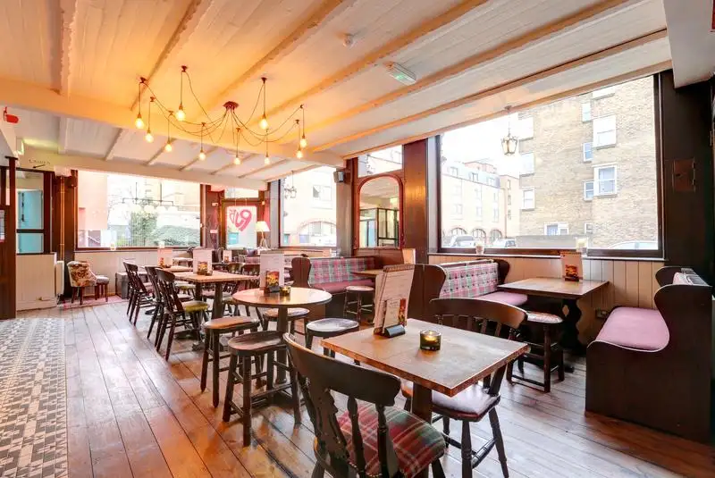Safestay Londra Kensington Hollanda Parkı