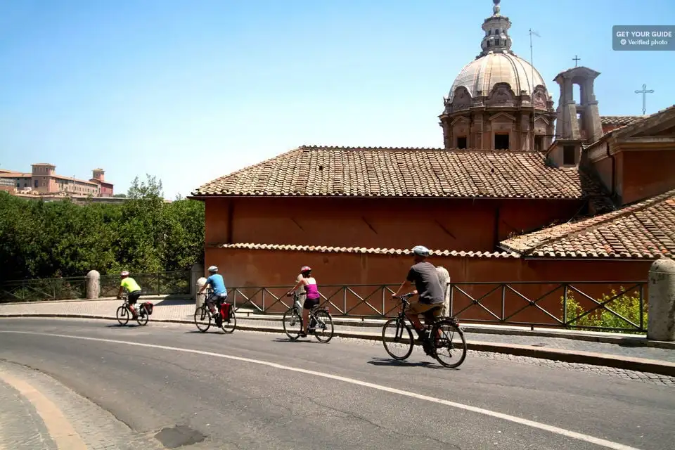 Passeio de bicicleta pelo centro da cidade de Roma