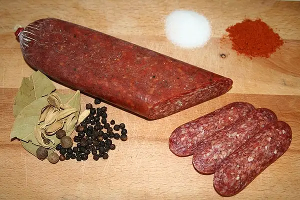 பல்கேரிய உணவுகள் தொடக்க சலாமி