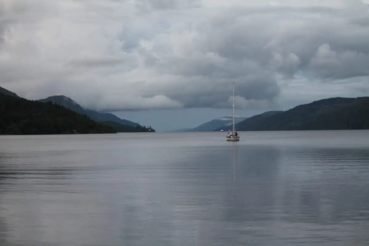 Loch Ness mochilando na Escócia