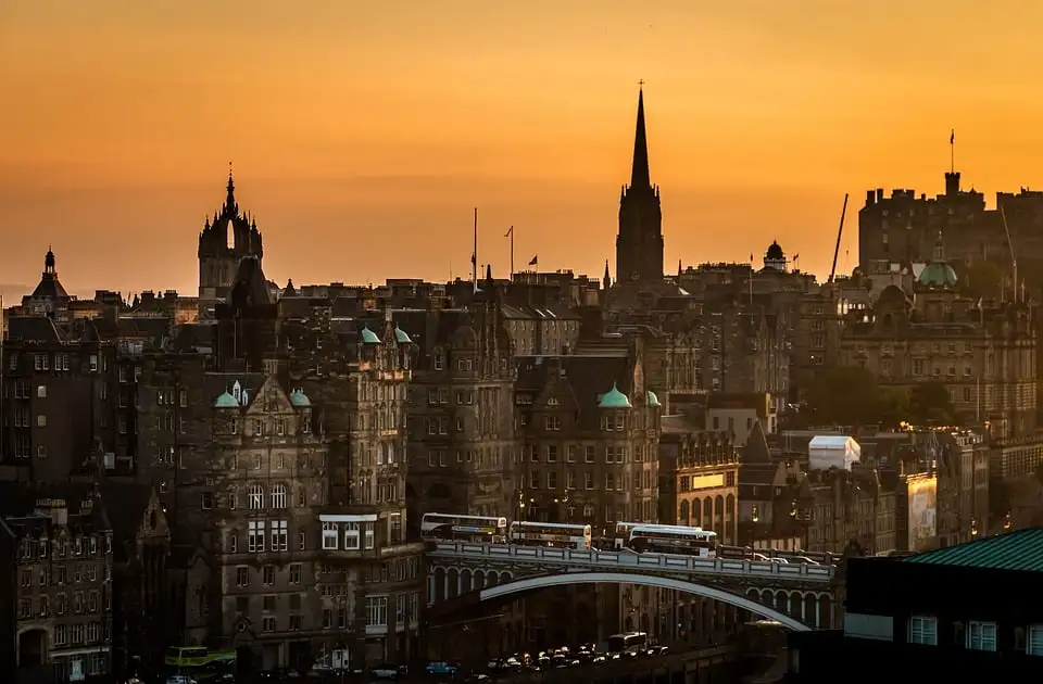 paisagem da cidade do pôr do sol de Edimburgo