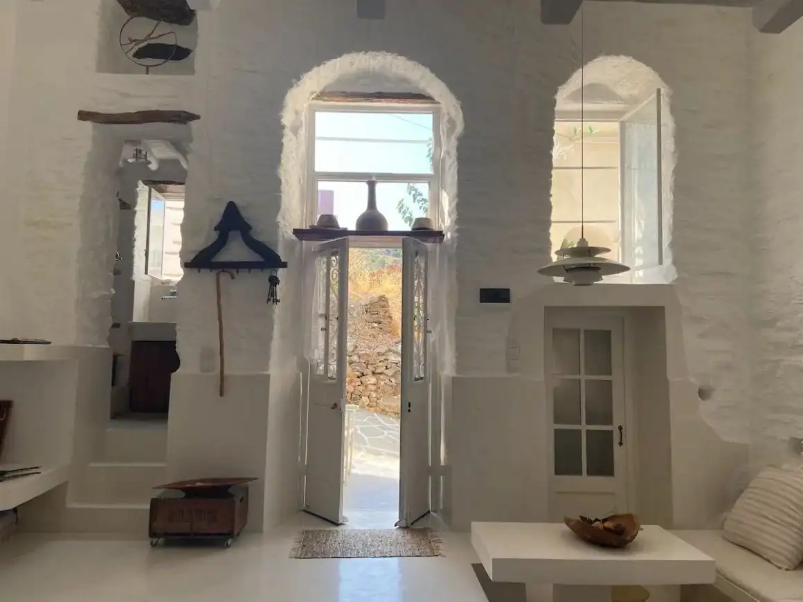 Puso ng Paros Apartment, Paros