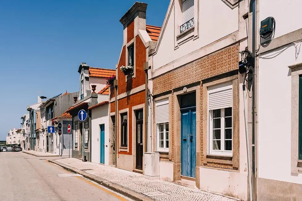 Uma rua pitoresca em Portugal