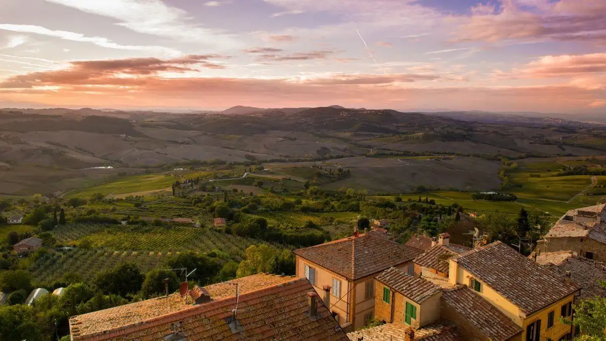paisagem toscana ao pôr do sol Itália