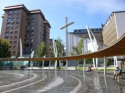wikicommons-square-bilbao