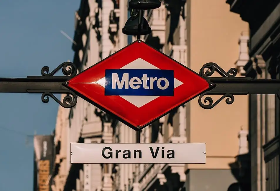 Un panneau de métro à Madrid, Espagne