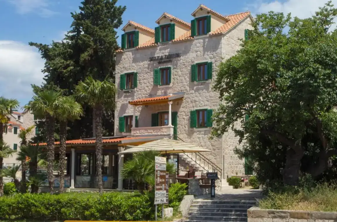 Split Backpackers