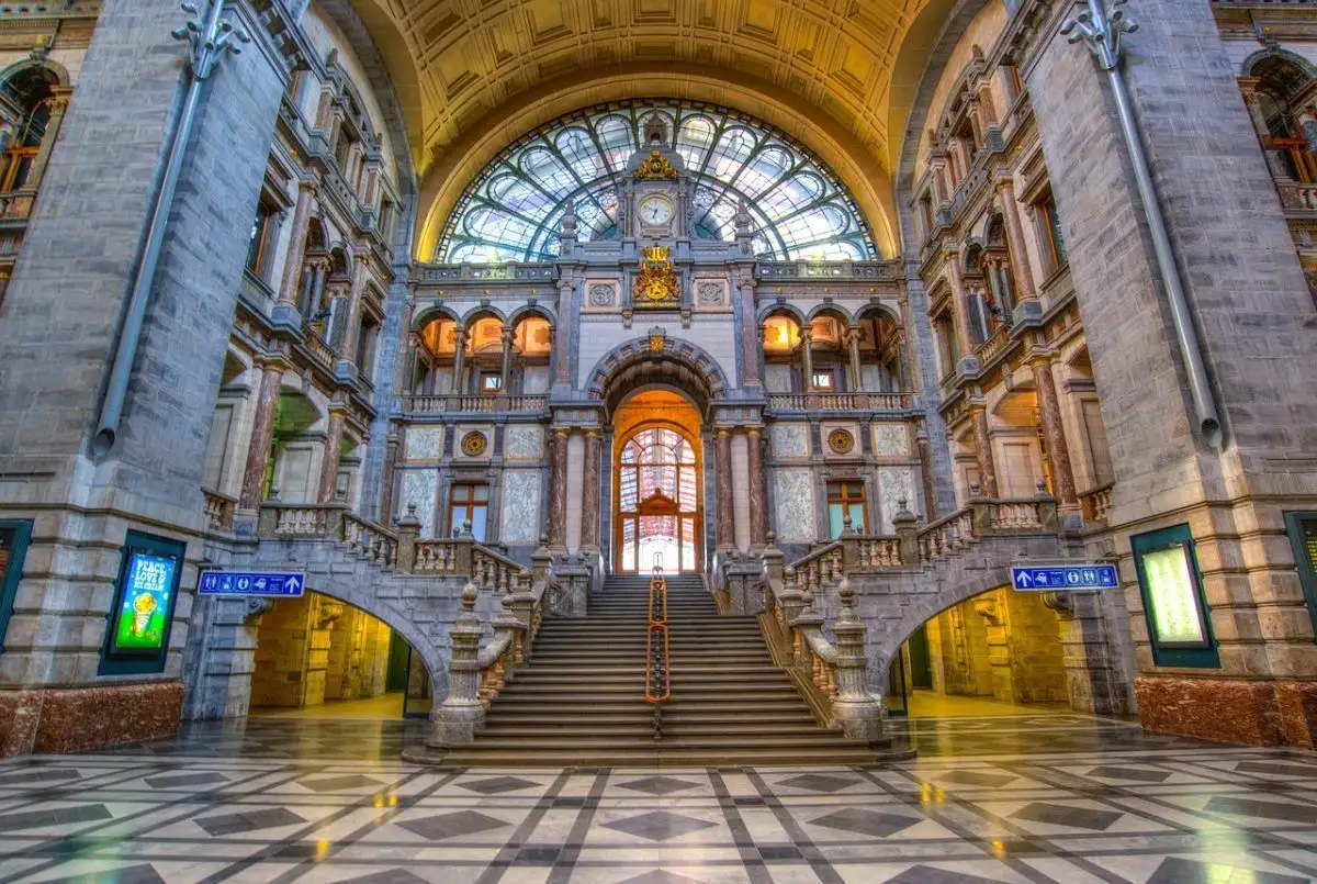 estação de trem na Bélgica