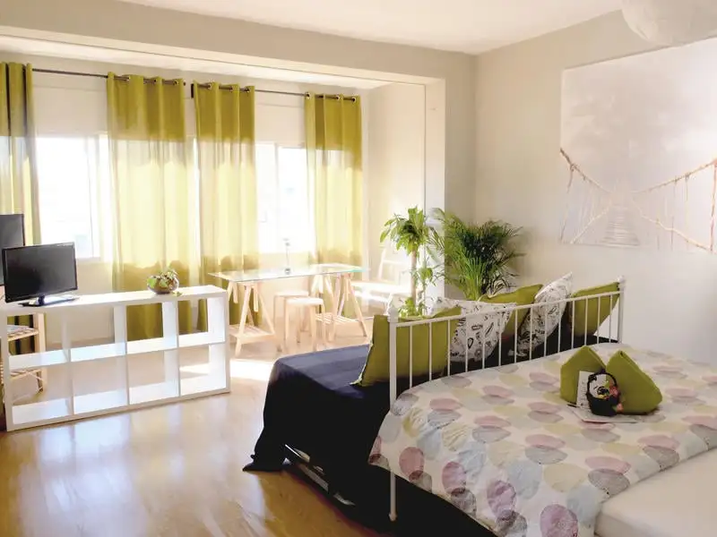 Hóspedes do Rocket Hostels Gracia na área de relaxamento.