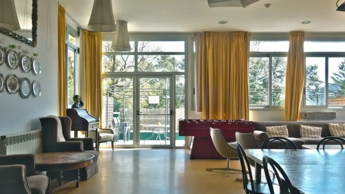 Melhor Party Hostel em Barcelona #3 - Sant Jordi Sagrada Familia convidado fora da socialização.