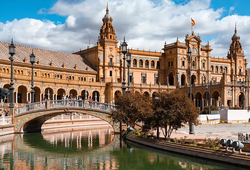 Sevilla, İspanya'daki muhteşem Plaza de Espana