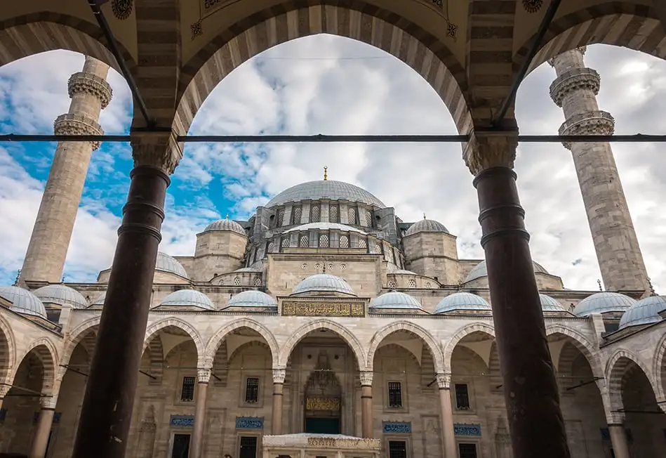 Portekiz'de Porto kıyısındaki ev ve bina katmanları