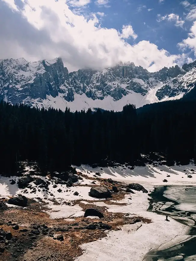 İlkbaharda Alplerin İtalyan dolomitleri bölümü
