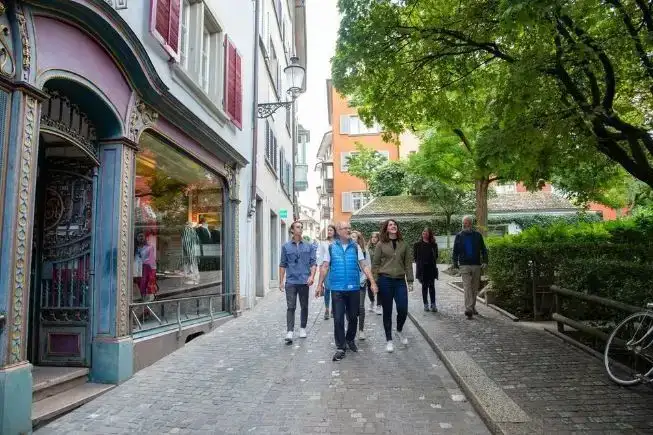 Tur de mers pe jos în orașul vechi din Zurich