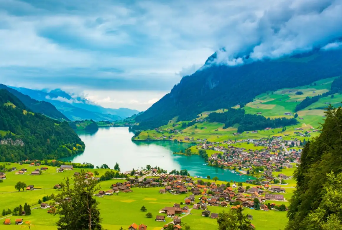Údolí Interlaken a jezero Thunersee