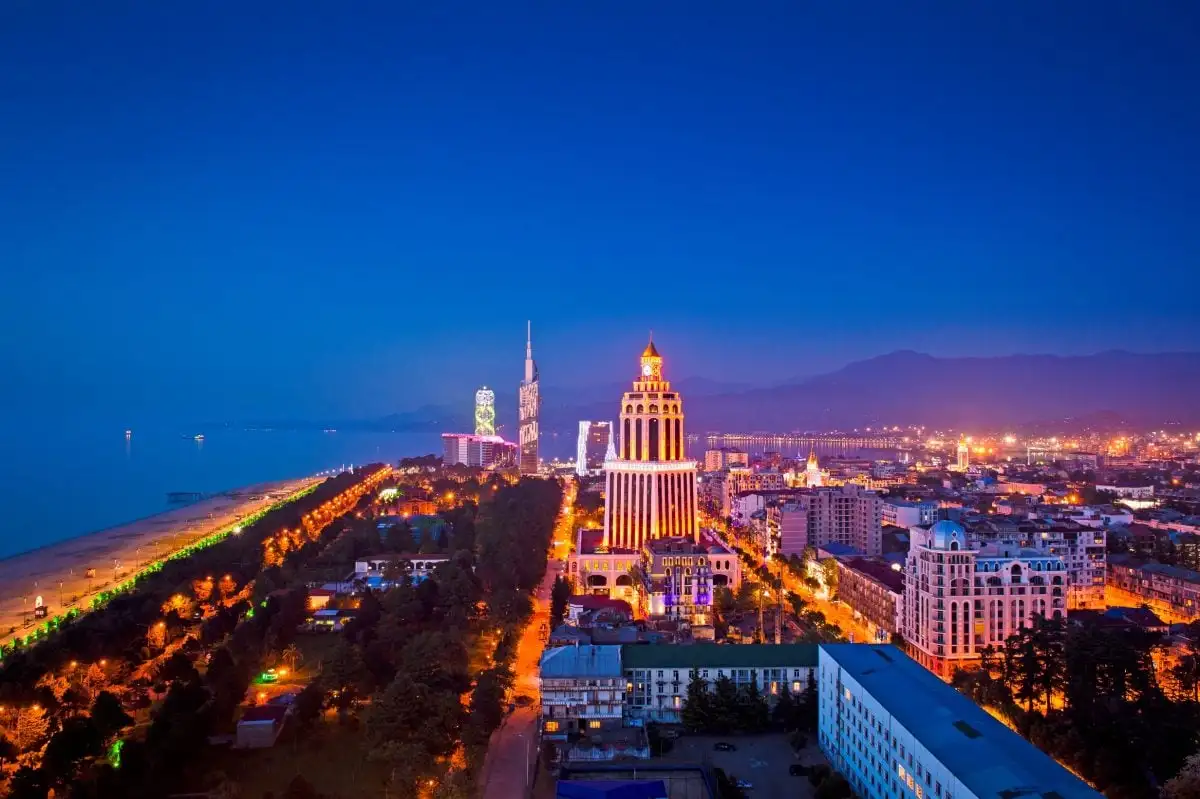 Horizonte de Batumi à noite Geórgia