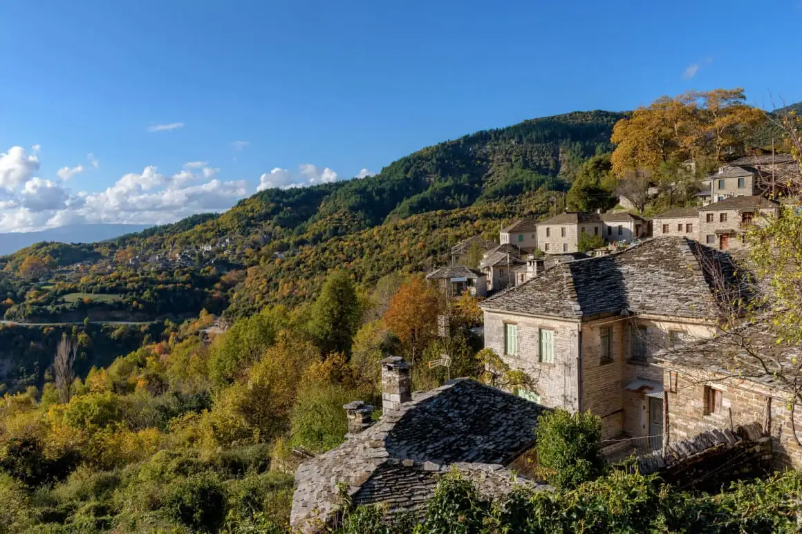 Vue du village traditionnel Mikro Papigo à Zagori