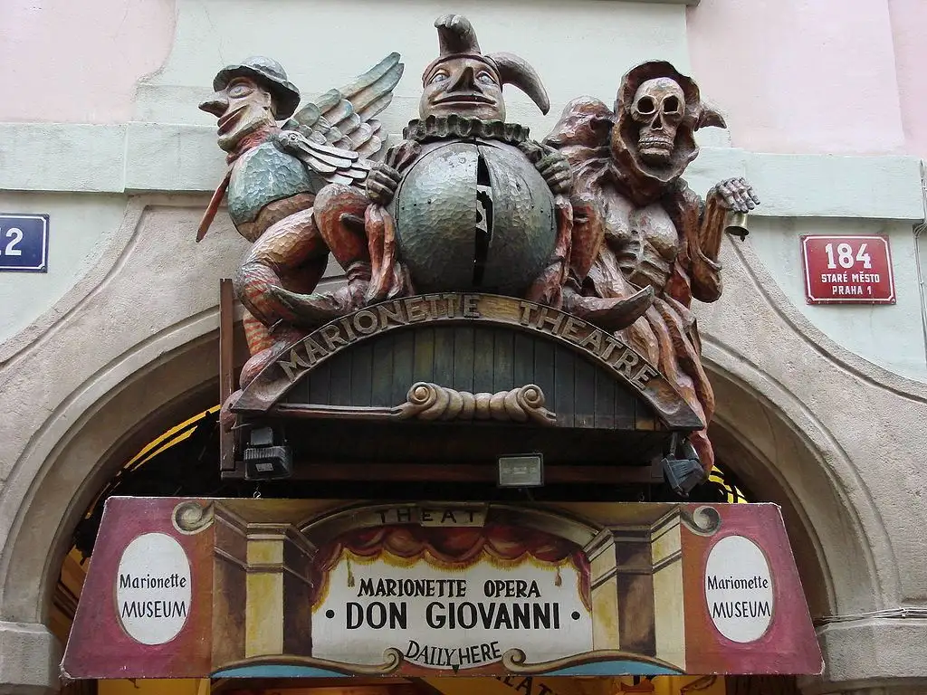 Assistir a um show de marionetes
