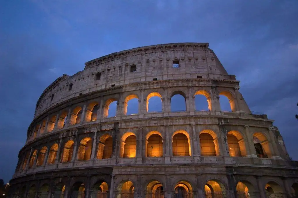 colosseum 's nachts in rome italië
